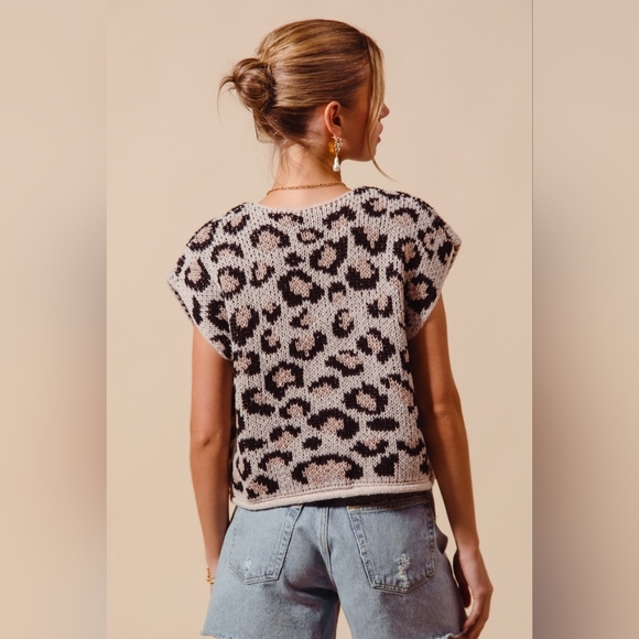 Big Metal Button Front Leopard Sweater Vest Top - Picture 9 of 9